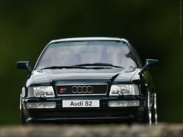 1:18 Audi S2 (B3) Limousine Baujahr 1993 Emerald-Green inkl. OVP